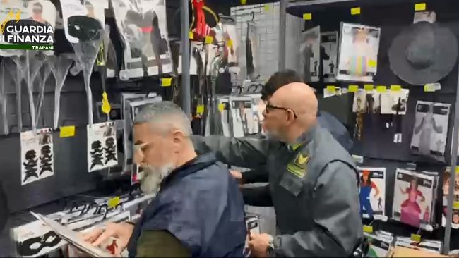 sequestrati-nel-trapanese-13000-articoli-tra-contraffatti-e-non-sicuri