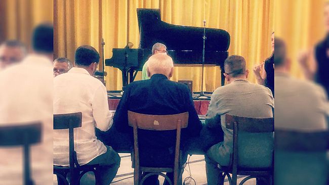 La trapanese Roberta Prestigiacomo si esibisce davanti Mogol