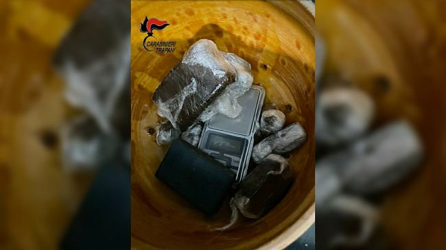 Pantelleria, hashish nascosto anche nell'insalatiera. Arrestate 2 persone