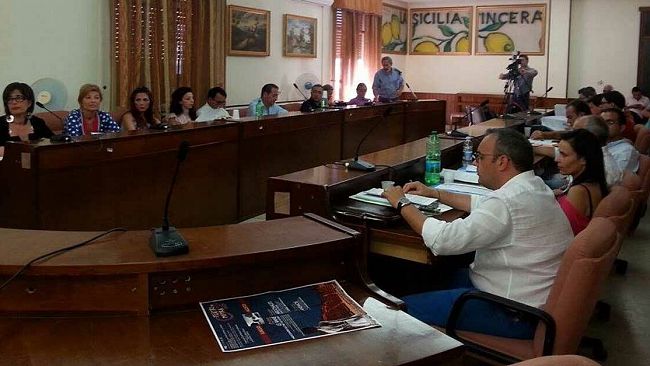 CAMPOBELLO – Il Consiglio approva all’unanimità l’introduzione di un contributo economico straordinario ai cittadini affetti da malattie oncologie o da patologie pediatriche rare