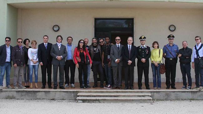 CAMPOBELLO – Pienamente operativo il campo di accoglienza migranti “Ciao Ousmane” allestito dal Comune in un bene confiscato alla mafia. Ieri la visita del prefetto Leopoldo Falco