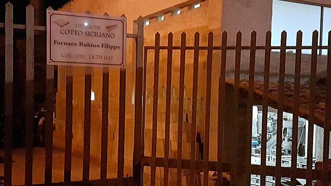 VIDEO – Mazara, uomo muore mentre lavorava nella sua fornace in via dei Ciclopi