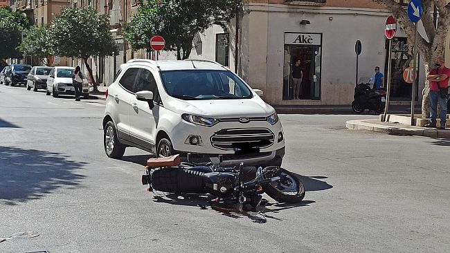 Trapani, brutto incidente in via Fardella
