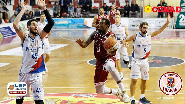 Pallacanestro Trapani ai minimi termini. Ennesima sconfitta casalinga per 67-74