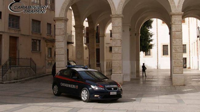 Calatafimi Segesta: per evitare l’arresto, ladri cercano di investire un Carabiniere. Due in manette