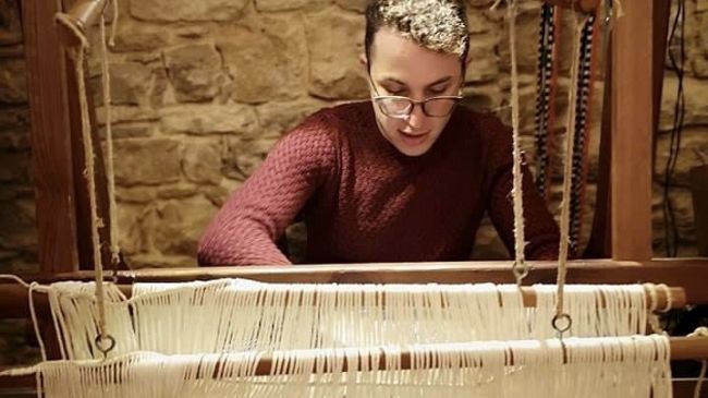La storia di un giovane ericino con la passione per la tessitura