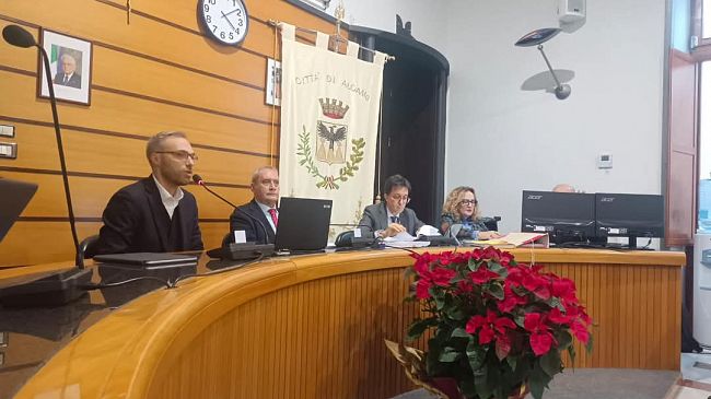 Alcamo, approvato in Consiglio la nota di aggiornamento al DUP e il bilancio di previsione finanziario 2025-2027