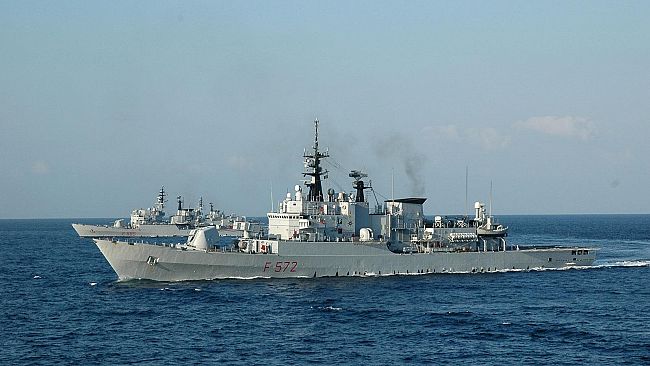 Nave Libeccio in assistenza ai motopesca mazaresi  al largo delle coste libiche