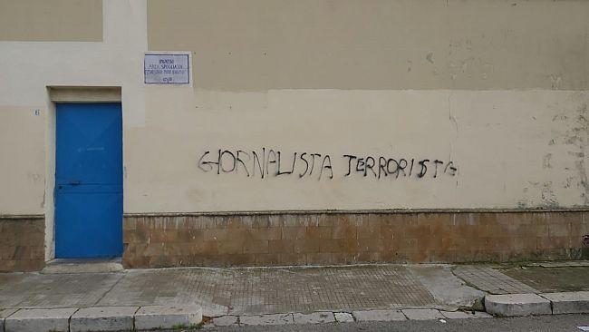 Mazara, scritta “giornalista terrorista” all’ingresso dello Stadio “N.Vaccara”  