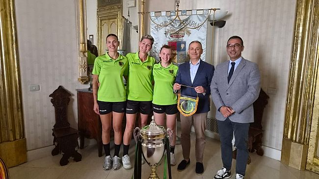 trapani-delegazione-della-handball-erice-a-palazzo-riccio-di-morana