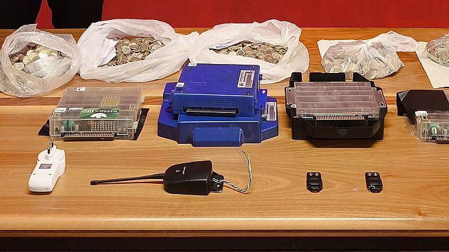 Cammarata, sequestrate slot machine illegali e denunciate 5 persone 