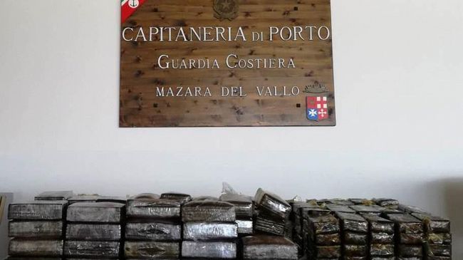 Mazara: sequestrati 81 kg di hashish dalla Guardia Costiera di Mazara del Vallo