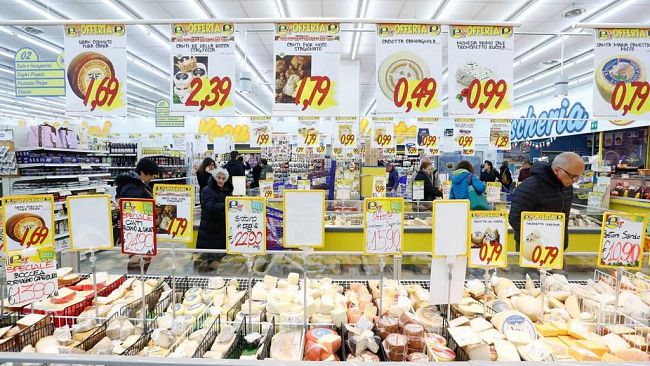 Ultime della sera: “La pandemia, i poveri e i veleni a prezzi stracciati”