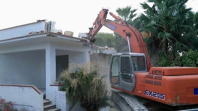 Marsala, non si arresta l’opera delle ruspe. Demolito il 24esimo immobile abusivo