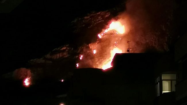 Erice in fiamme, incendio nei pressi di Sant’Anna visibile da Trapani