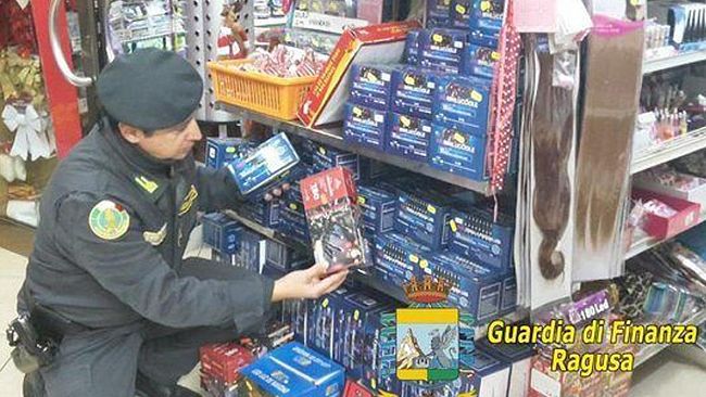 Natale, merce contraffatta pronta ad essere venduta