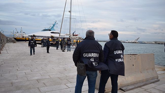 Operazione Libeccio International: sequestrate altre 6 tonnellate di hashish trasportate da un veliero.