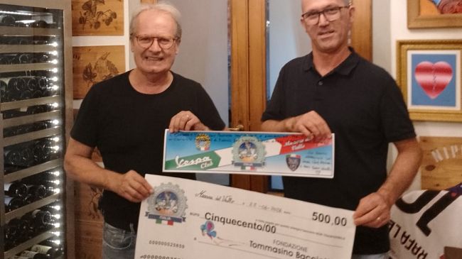 solidarieta-su-due-ruote-il-vespa-club-mazara-del-vallo-dona-500-euro-alla-fondazione-tommasino-bacciotti