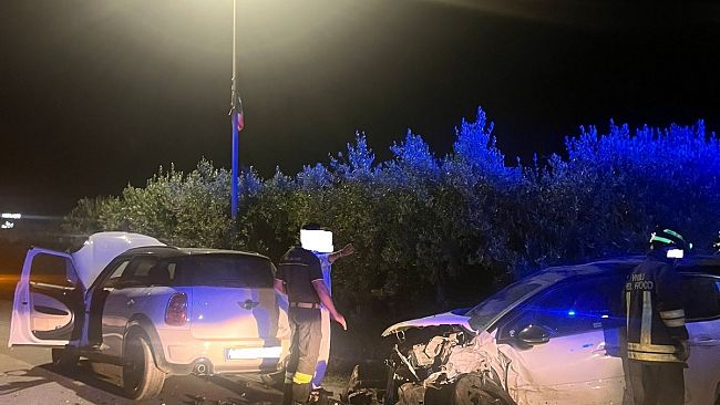 Marsala, grave incidente tra tre auto: un giovane in coma e quattro feriti