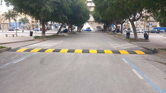 Erice, Piazza Pertini: installati i dossi stradali per potenziare la sicurezza e migliorare la circolazione stradale