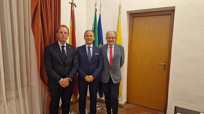 mazara-il-sindaco-incontra-il-commissario-straordinario-del-governo-per-contrasto-alla-proliferazione-del-granchio-blu