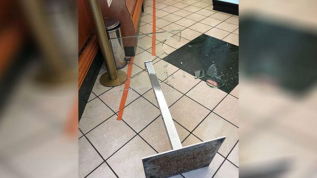 Trapani, pretende il caffè oltre l'orario: minacce e danni in un bar