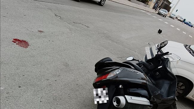 Incidente stradale a Trapani: scontro tra auto e scooter davanti alla sede della Questura