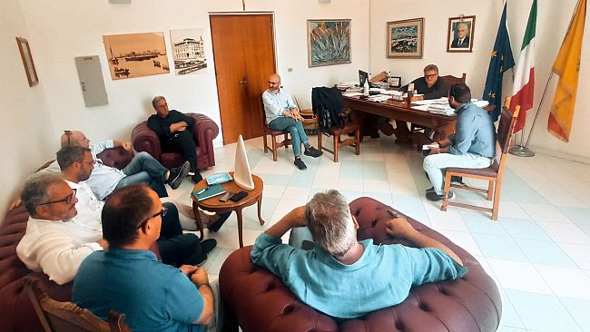 Egadi, raccolta rifiuti, Forgione: “Rivedere il contratto e integrare i servizi”