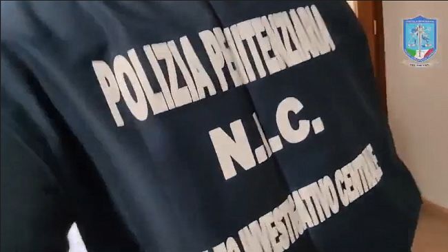 Torture nei confronti dei detenuti del carcere di Trapani: 11 agenti agli arresti domiciliari