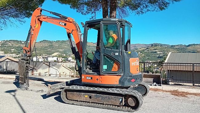 ​Salemi, operai al lavoro per la manutenzione stradale