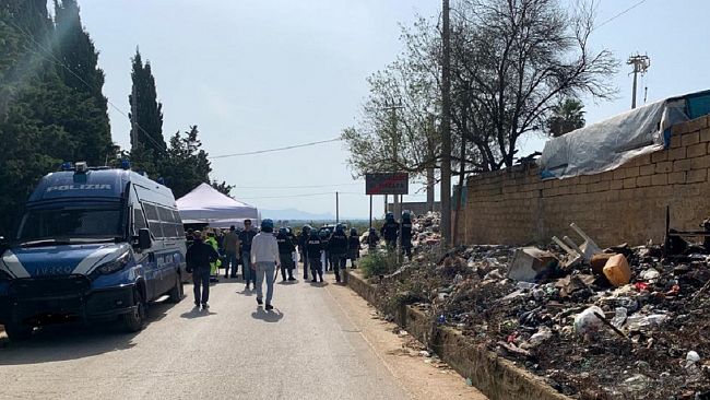 Castelvetrano, in corso lo sgombero dell'ex Cementificio Calcestruzzi Selinunte