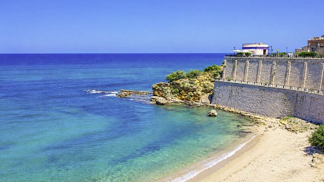 anziano-di-79-anni-muore-sulla-spiaggia-playa-di-castellammare-del-golfo-dopo-un-malore