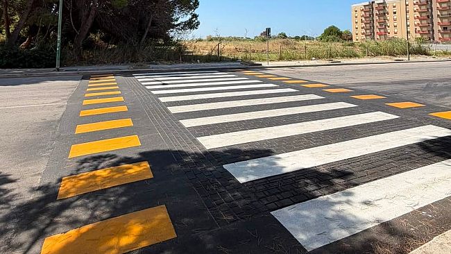 ​Trapani, realizzati in via Virgilio 4 passaggi pedonali rialzati ma uno solo è colorato