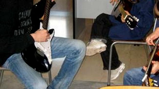 Mazara, minorenne insegnante privato di musica abusa della sua giovane allieva