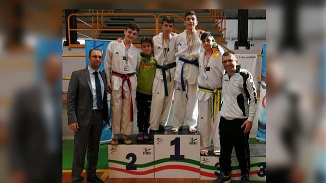 Fighter Taekwondo Sicilia di Mazara: una medaglia d’oro, due argenti e un bronzo conquistati a Catanzaro