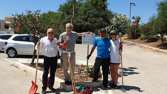 VIDEO – I volontari per il decoro continuano a pulire Marinella