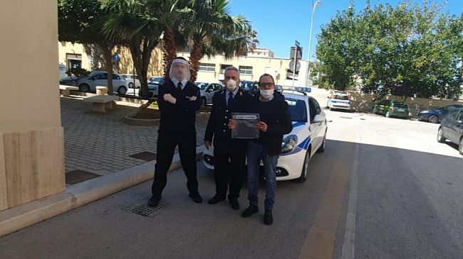 Trapani, donate 20 visiere ai Vigili Urbani. Soddisfazione dell’assessore La Porta