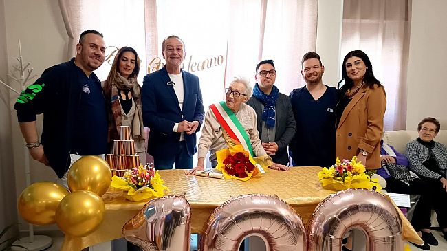 trapani-festeggiati-i-100-anni-dellinsegnante-giuseppina-mineo