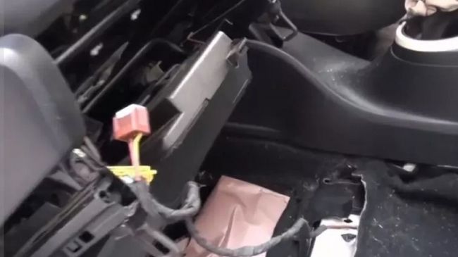 ​Alla guida con tre chili di cocaina sotto il sedile, arrestato trentacinquenne