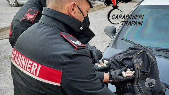 Da Palermo a Marsala con droga di tutti i gusti. Arrestata una 44enne