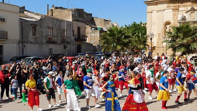 Un flash-mob alla Ruggero Settimo  per l'integrazione