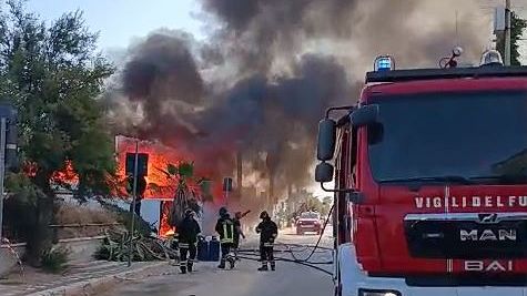 Tre Fontane, fiamme distruggono il Monnalisa: lo storico lido chiude a data da destinarsi