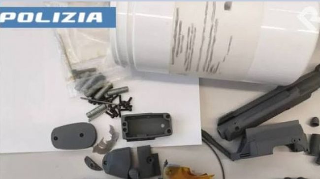 scoperto-laboratorio-per-creare-armi-con-stampante-3d-arrestato-27enne-nel-catanese