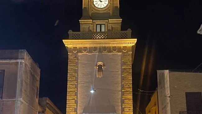 Ultimato il restauro della torre dell'orologio, via i lavori per piazza mercato