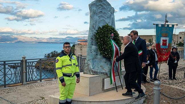a-castellammare-si-celebra-la-giornata-in-memoria-dei-marinai-scomparsi-in-mare