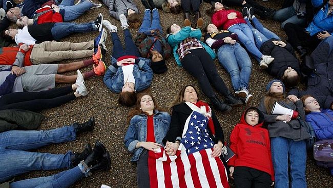 Migliaia di persone hanno sfilato per fermare le stragi nel Paese dei Cowboy