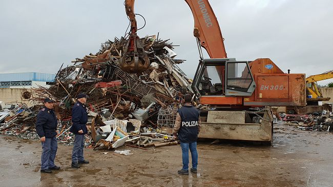 La Polizia sequestra un’area di smaltimento illecito di rifiuti a Castelvetrano