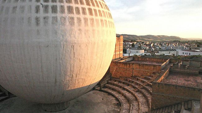 Gibellina: rivive l’anfiteatro di Quaroni. Enrico Lo Verso interpreta Pirandello