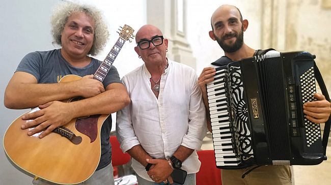 Musica, concerto-tributo a Modugno nelle cale di Marettimo e Levanzo