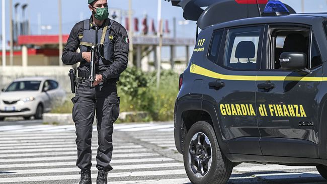 operazione-gdf-di-trapani-sequestrati-15-kg-di-hashish-e-200-g-di-cocaina